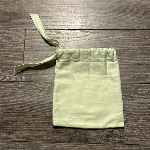 BURBERRY Small Drawstring Dust Bag in Green￨(Size 7" x 8.25") - Picture 5 of 8